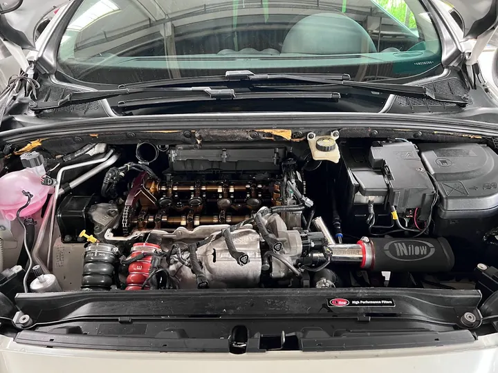 Manutenção de turbo em andamento